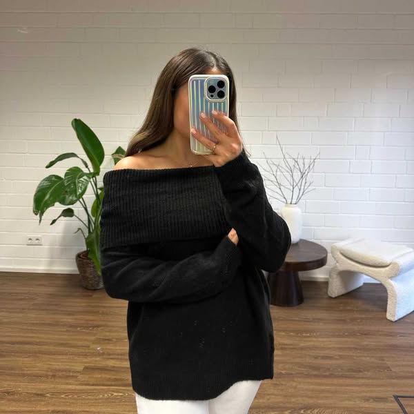 Clienta con prenda de Marta Boutique