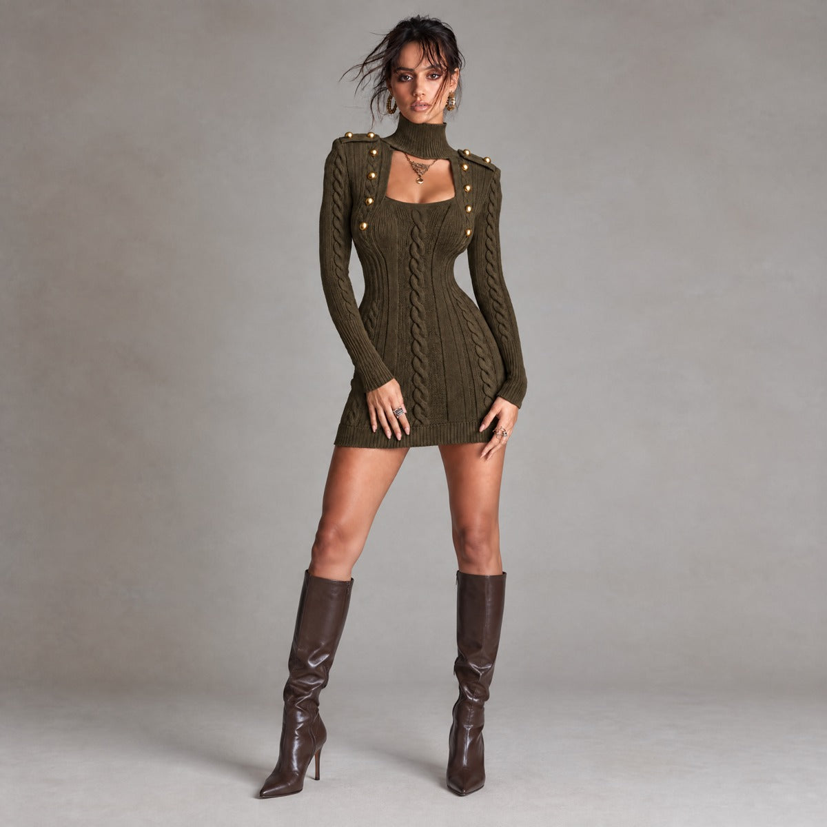 Vestido Suéter Bodycon Estilo Militar de Punto Trenzado con Aberturas y Botones Dorados - Verde Olivo - M