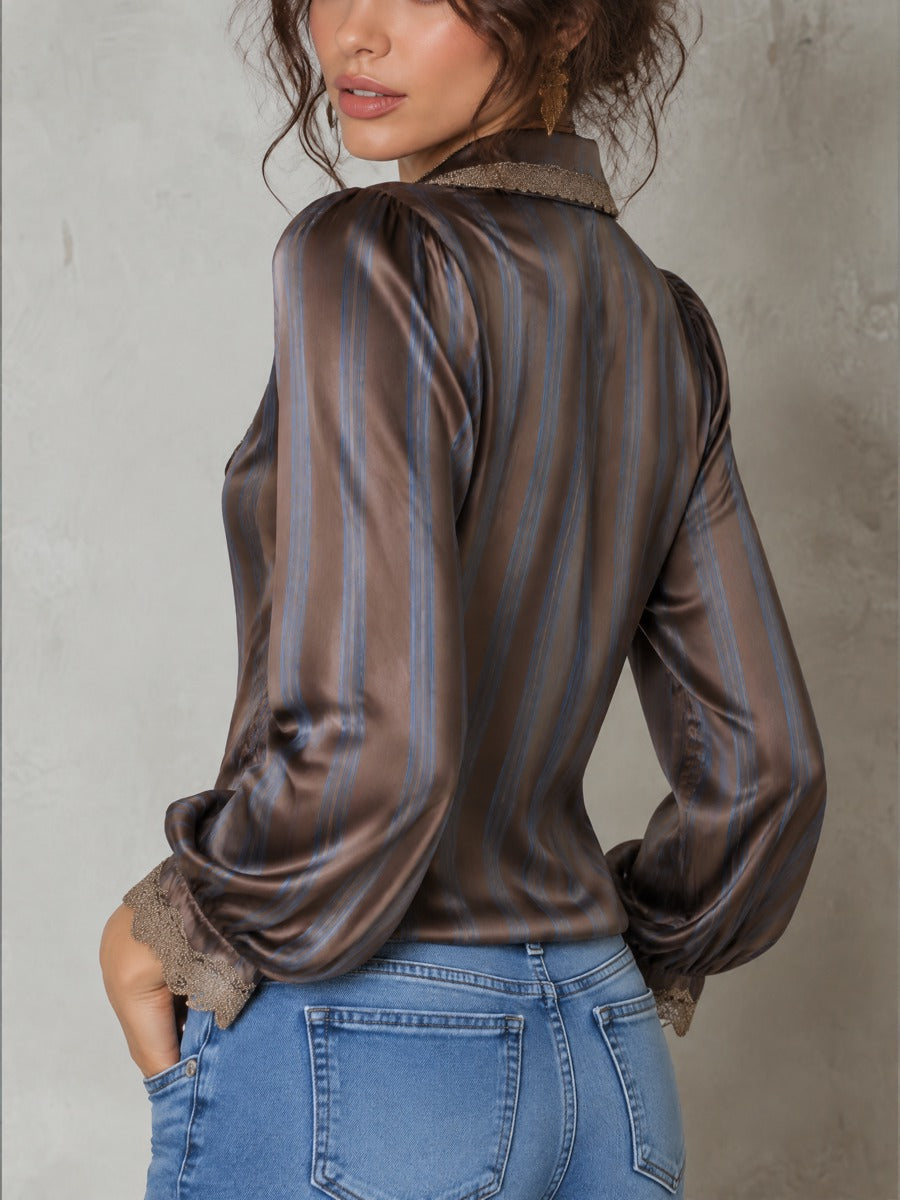 Blusa de Rayas para Mujer con Lazo al Cuello, Olanes y Ribete de Encaje - Café - M
