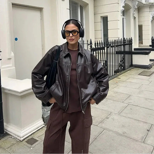 CHAQUETA DE CUERO NEGRA – PARA MUJER