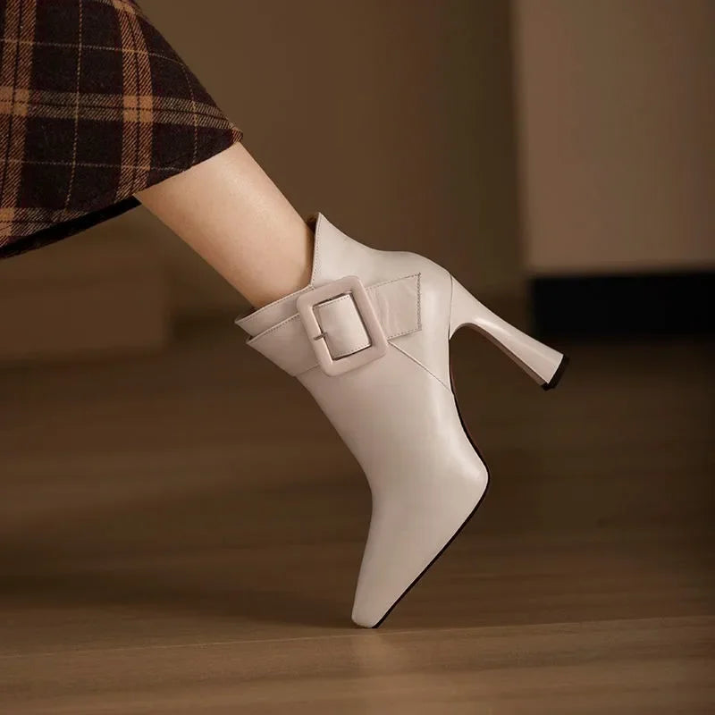Zoe | Botines Aveline con Hebilla