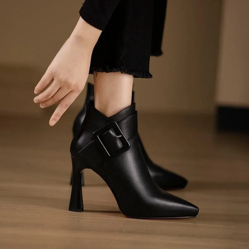 Zoe | Botines Aveline con Hebilla
