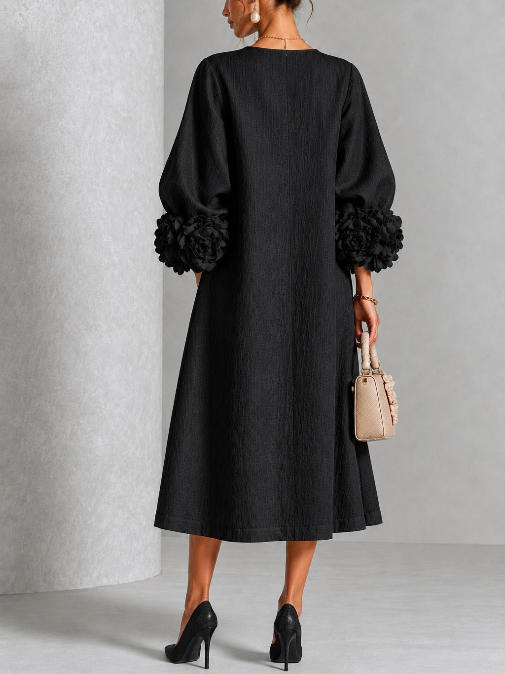 Helena | Vestido Midi Negro Floral