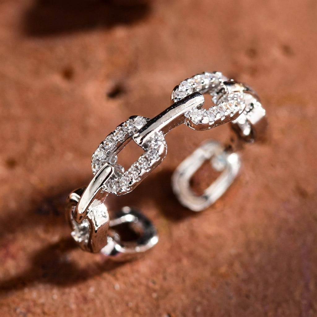 Amara | Anillo en Oro «Cadena Radiante»